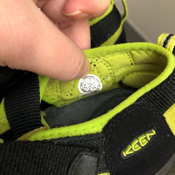 Keens kids lime green & black - Picture 10 of 11